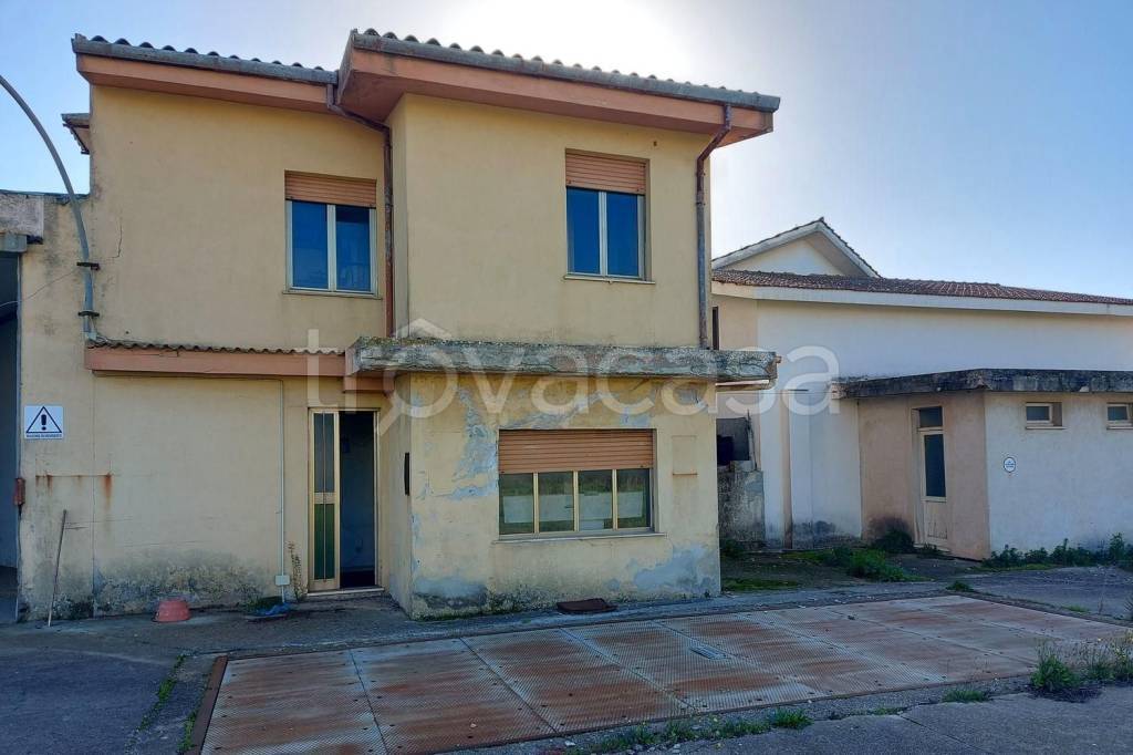 locale commerciale in vendita ad Abbasanta