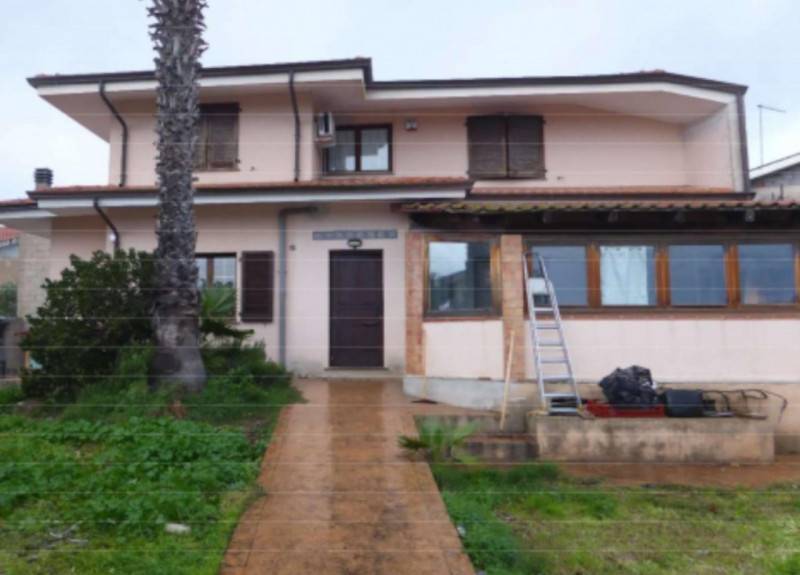 casa indipendente in vendita a Cabras in zona Solanas