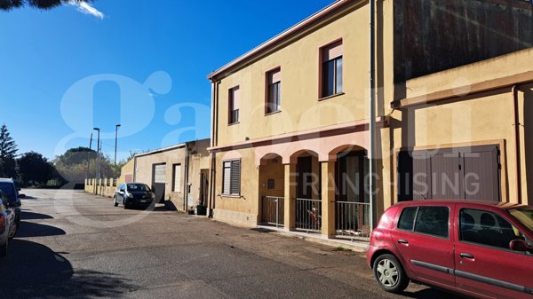appartamento in vendita a Cabras in zona Solanas