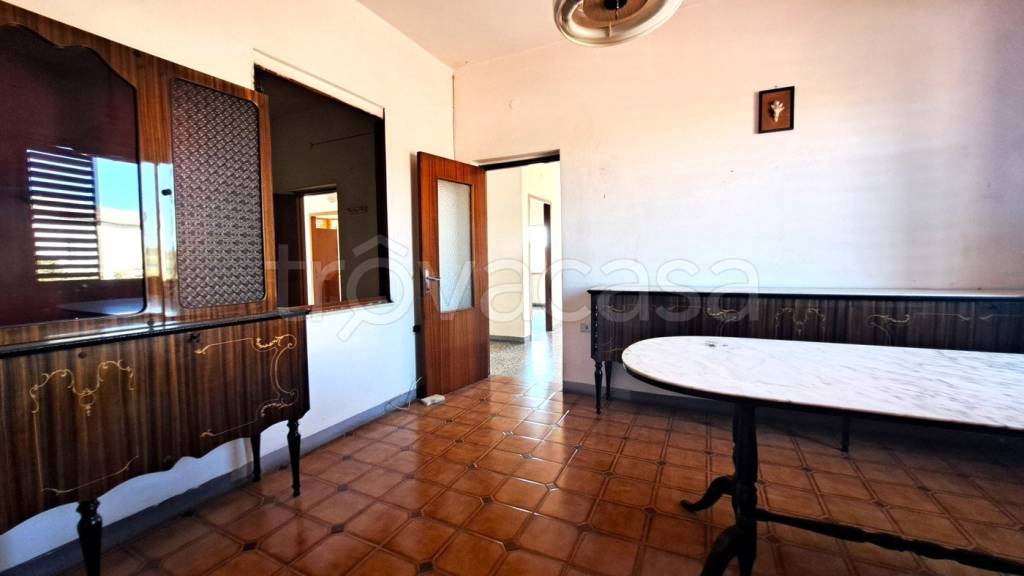 appartamento in vendita a Cabras in zona Solanas