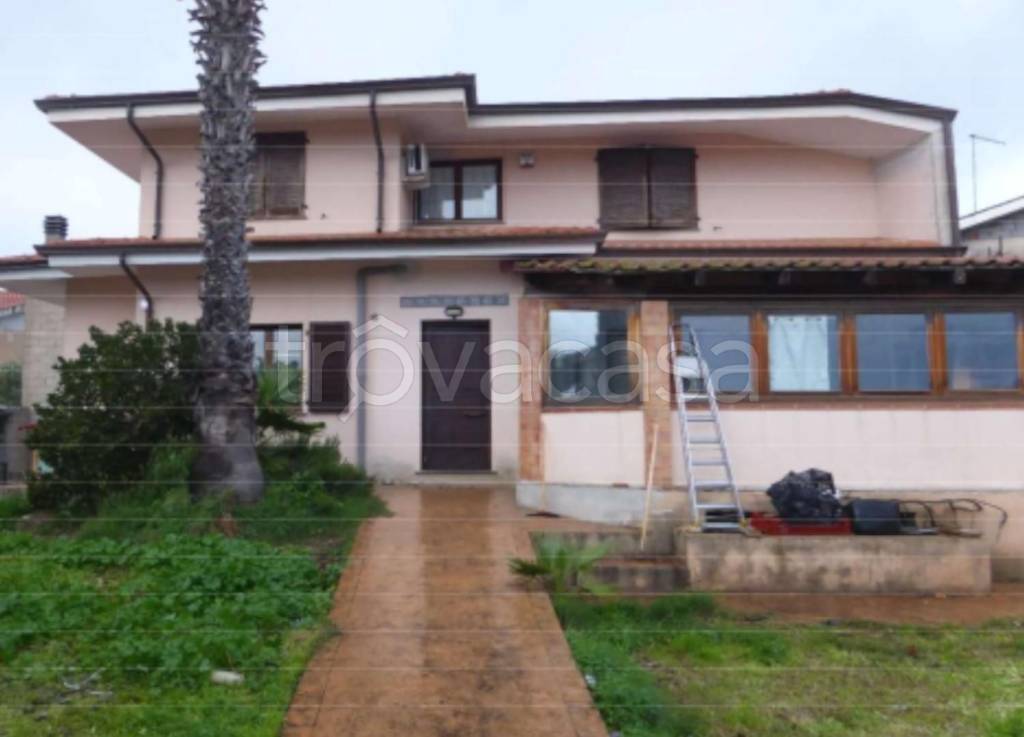 casa indipendente in vendita a Cabras in zona Solanas