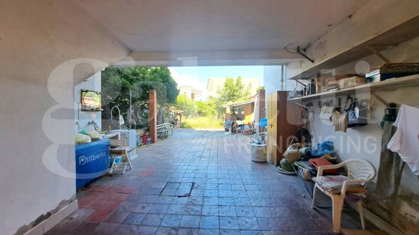 appartamento in vendita a Cabras in zona Solanas