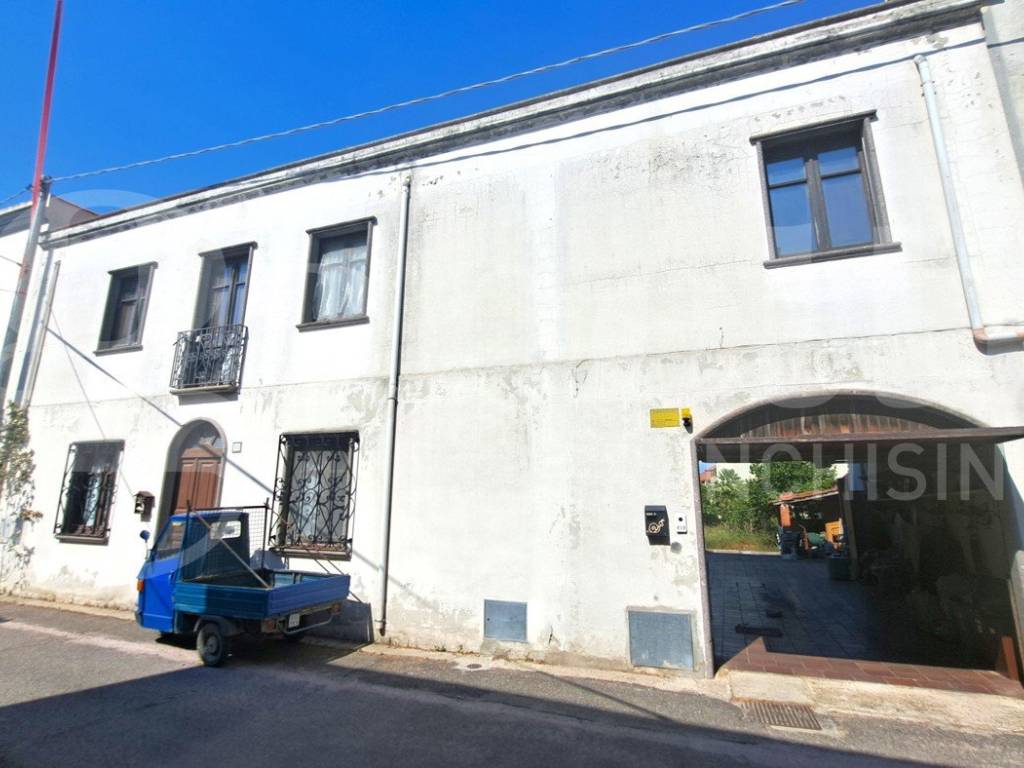 appartamento in vendita a Cabras in zona Solanas
