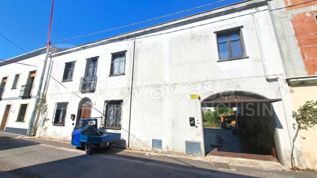 appartamento in vendita a Cabras in zona Solanas