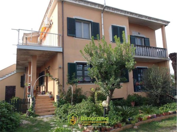 appartamento in vendita a Cabras in zona Solanas