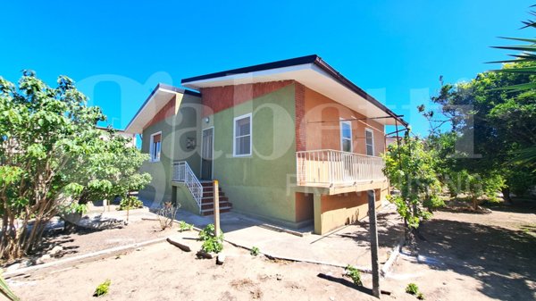 casa indipendente in vendita a Cabras in zona Solanas