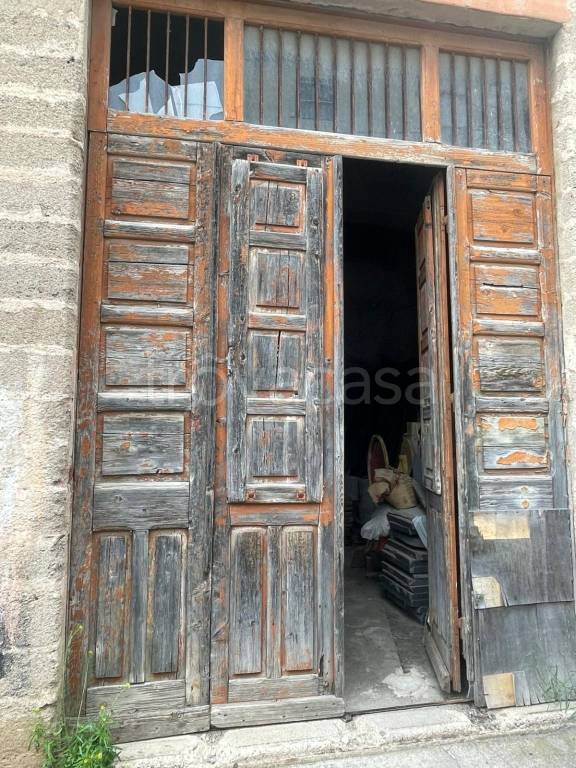 locale commerciale in vendita a Cabras