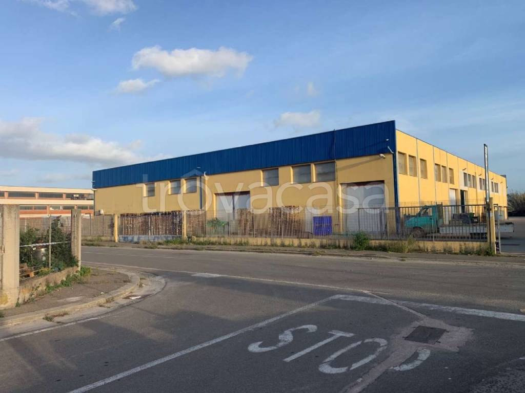 locale commerciale in vendita a Cabras