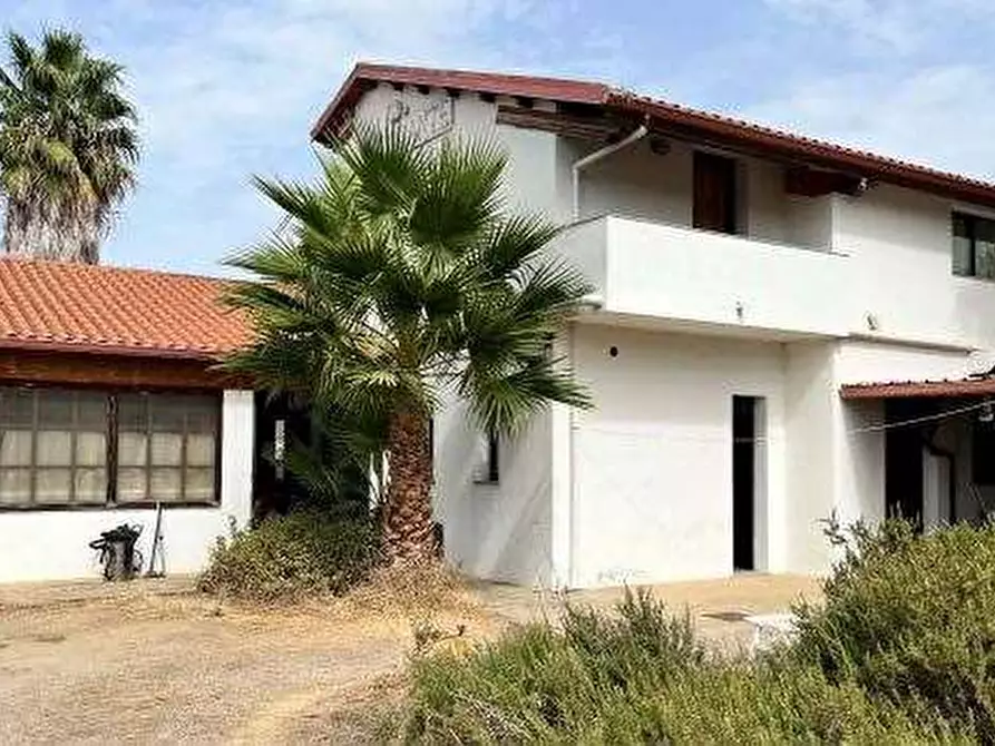 intera palazzina in vendita a Cabras in zona Solanas