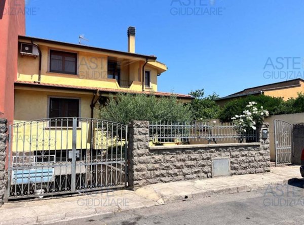 appartamento in vendita a Cabras in zona Solanas