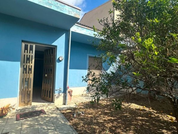 casa indipendente in vendita a Cabras in zona Solanas