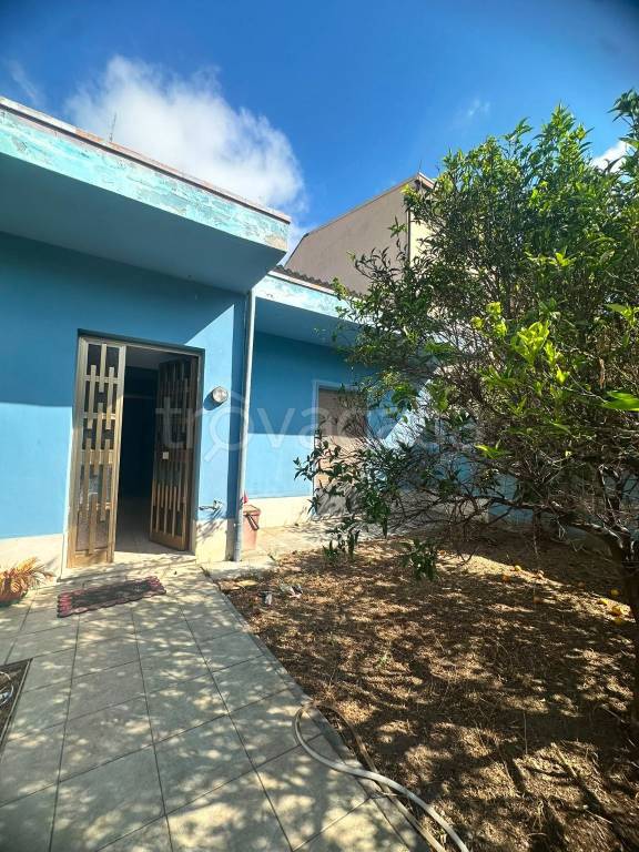 casa indipendente in vendita a Cabras in zona Solanas