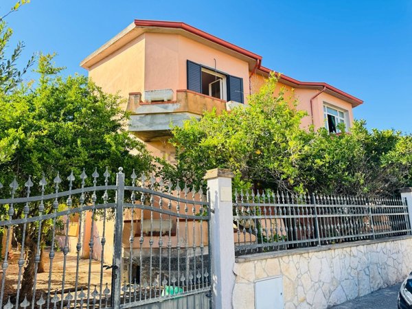 casa indipendente in vendita a Cabras in zona Solanas