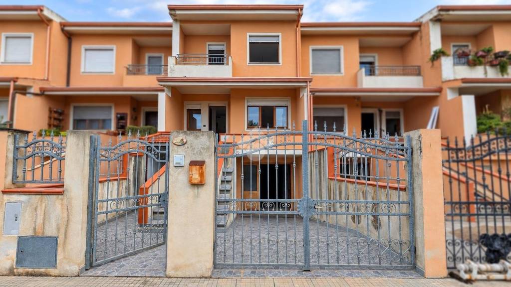 casa indipendente in vendita a Cabras in zona Solanas