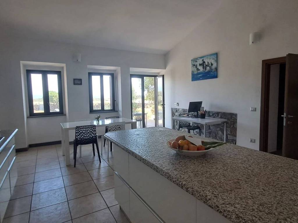 casa indipendente in vendita a Cuglieri in zona Santa Caterina di Pittinuri