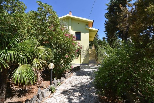 casa indipendente in vendita a Cuglieri in zona Torre del Pozzo