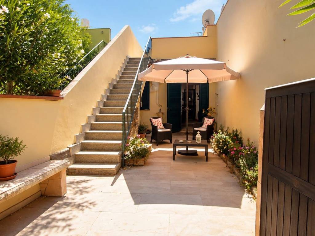 casa indipendente in vendita a Cuglieri in zona Santa Caterina di Pittinuri