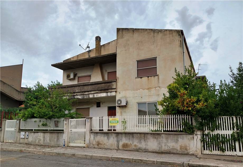 casa indipendente in vendita ad Oristano in zona Centro storico