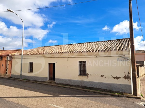 casa indipendente in vendita ad Oristano in zona Massama