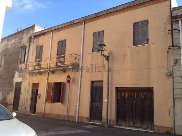 casa indipendente in vendita ad Oristano in zona Centro storico