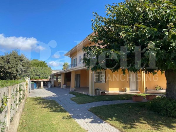 casa indipendente in vendita ad Oristano