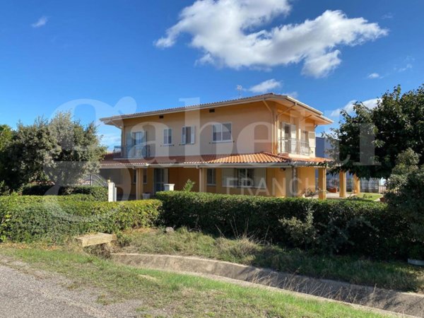 casa indipendente in vendita ad Oristano