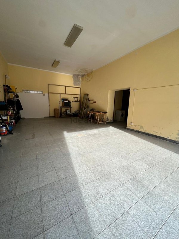 locale commerciale in vendita ad Oristano