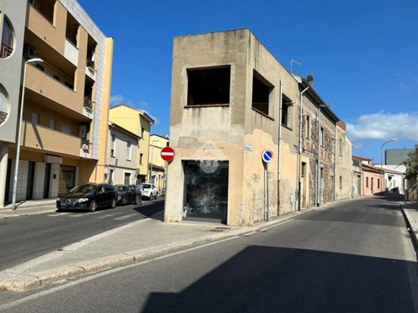 negozio in vendita ad Oristano in zona Centro storico