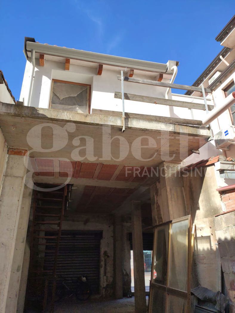 casa indipendente in vendita ad Oristano