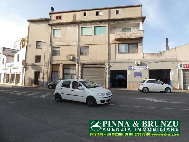 locale commerciale in vendita ad Oristano