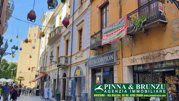 casa indipendente in vendita ad Oristano in zona Centro storico