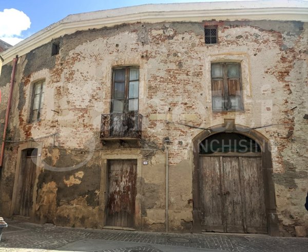 casa indipendente in vendita ad Oristano in zona Centro storico