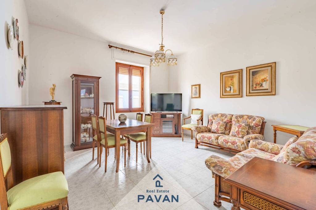 appartamento in vendita ad Oristano in zona Centro storico