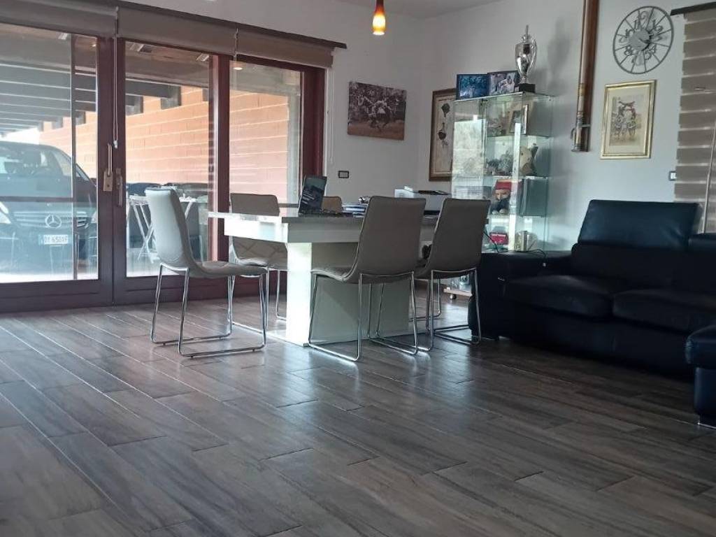 casa indipendente in vendita ad Oristano in zona Nuraxinieddu