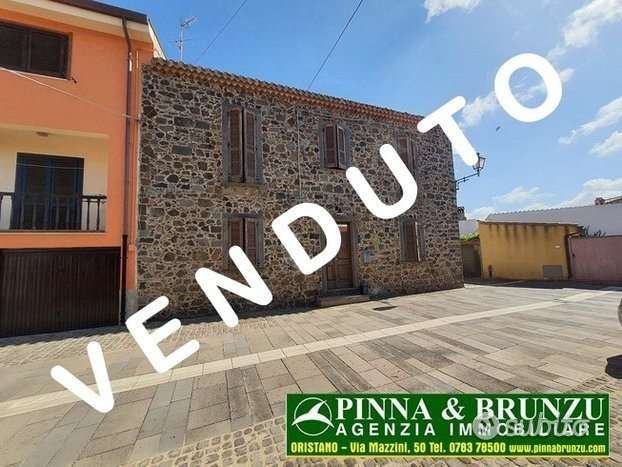 casa indipendente in vendita ad Oristano