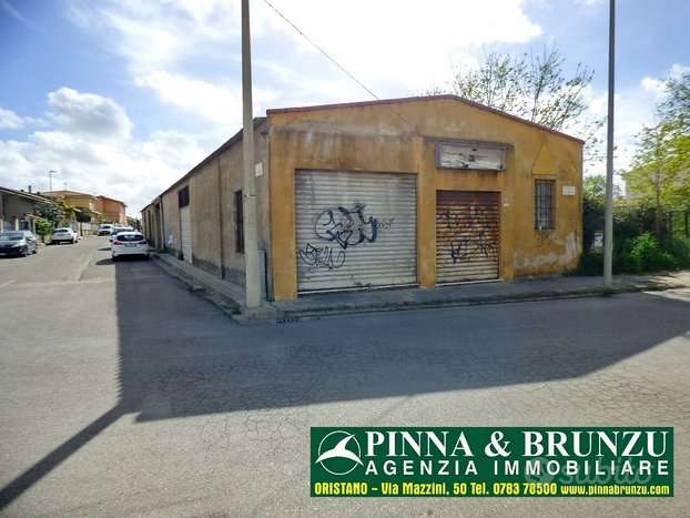 locale commerciale in vendita ad Oristano