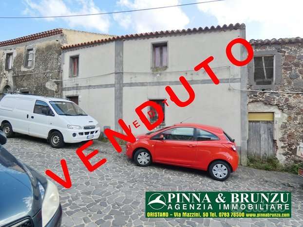 casa indipendente in vendita ad Oristano