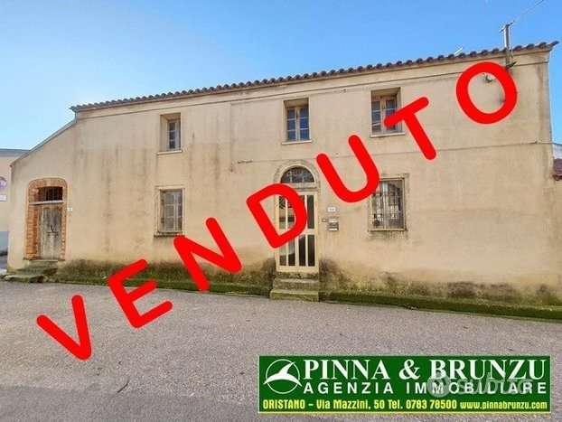 casa indipendente in vendita ad Oristano