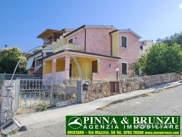 casa indipendente in vendita ad Oristano in zona Centro storico