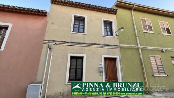 casa indipendente in vendita ad Oristano