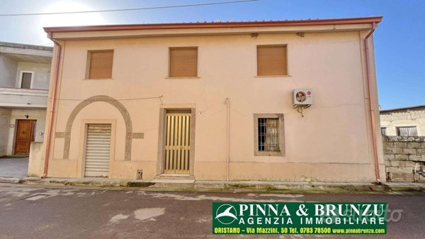 casa indipendente in vendita ad Oristano
