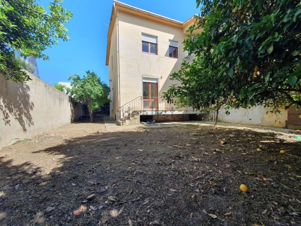 casa indipendente in vendita ad Oristano