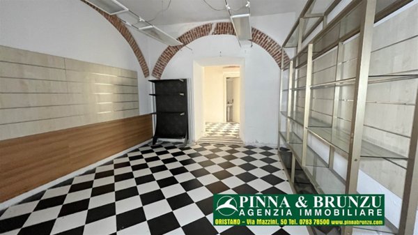negozio in vendita ad Oristano in zona Centro storico