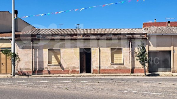 casa indipendente in vendita ad Oristano in zona Centro storico