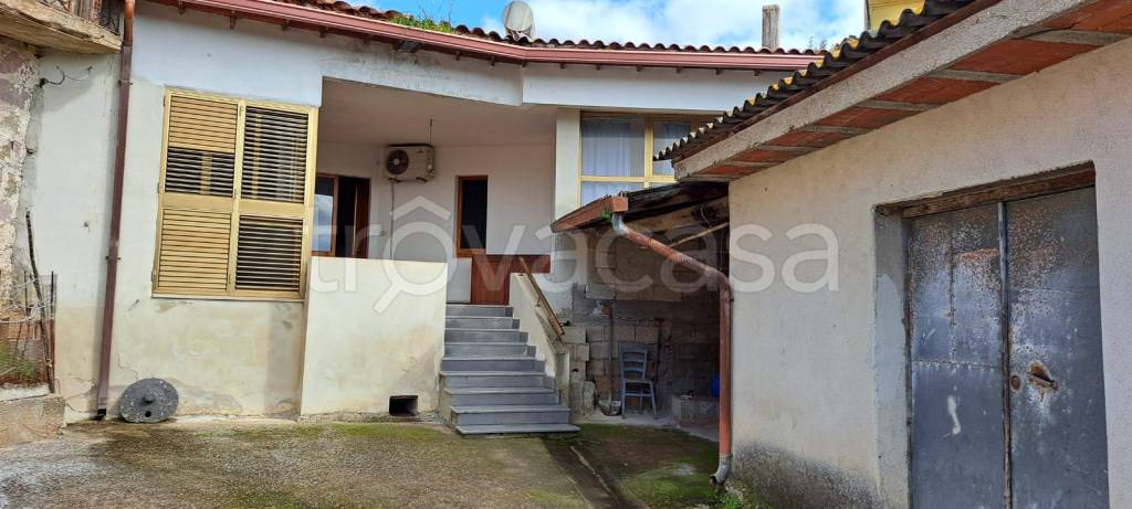 casa indipendente in vendita ad Oristano in zona Donigala
