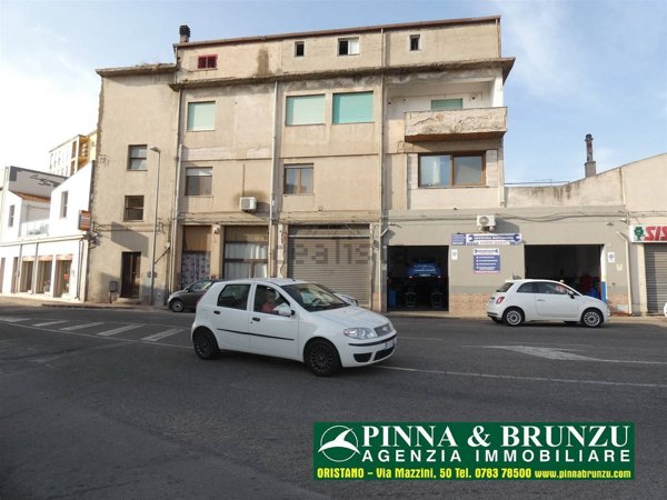 locale commerciale in vendita ad Oristano