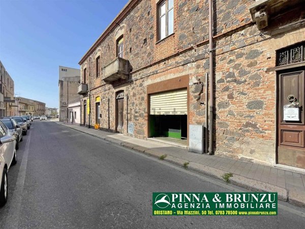 negozio in vendita ad Oristano
