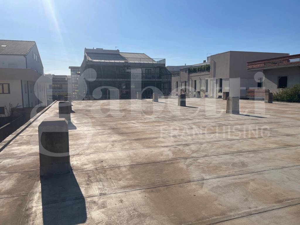 locale commerciale in vendita ad Oristano