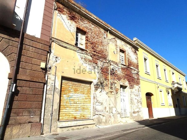 casa indipendente in vendita ad Oristano in zona Centro storico
