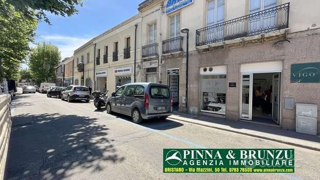 locale commerciale in vendita ad Oristano in zona Centro storico
